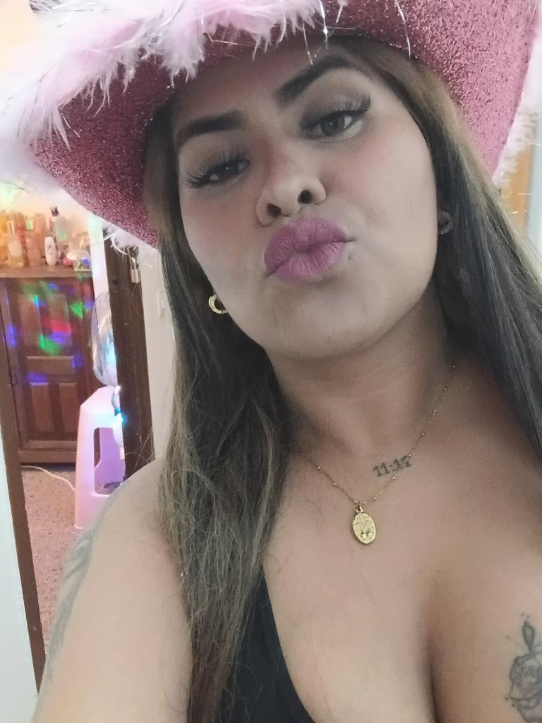 607895744: Chica busca chico en Barcelona