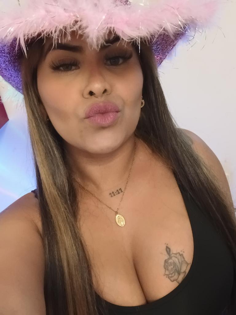 607895744: Chica busca chico en Barcelona