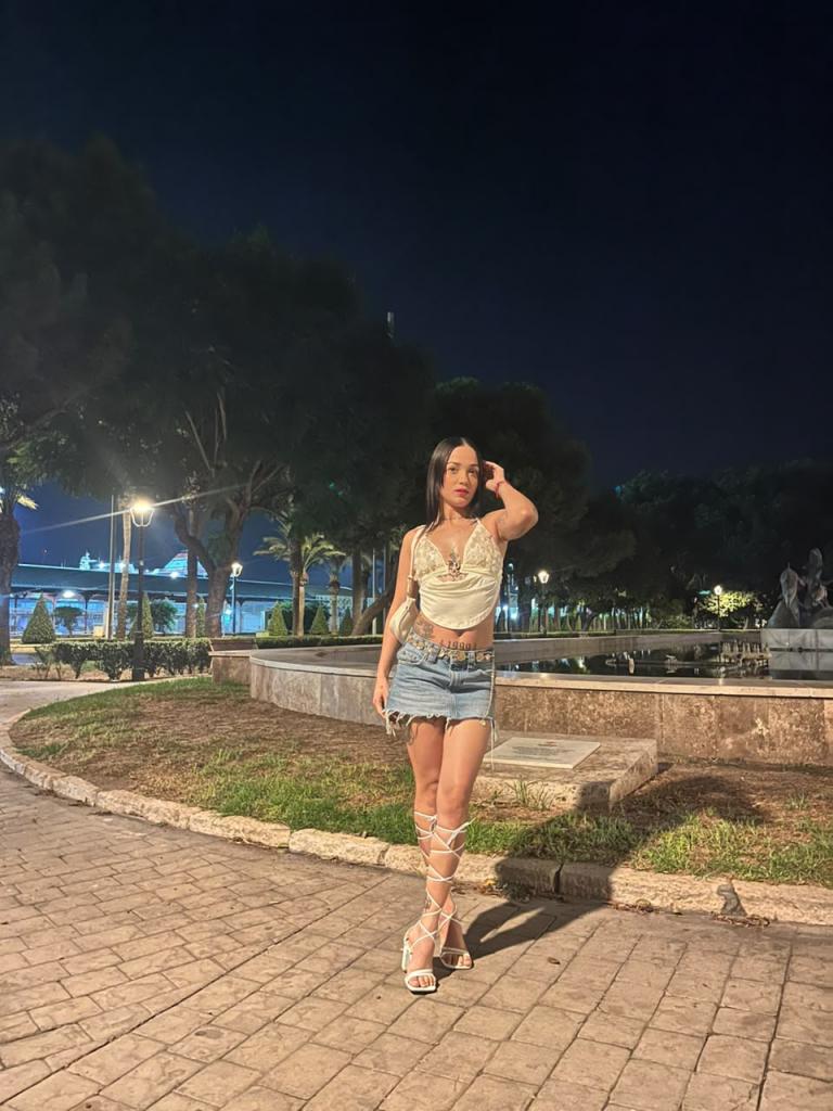 610646155: Chica busca chico en Granada