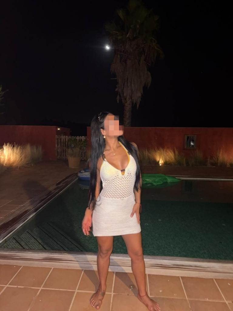 647535150: Chica busca chico en Barcelona