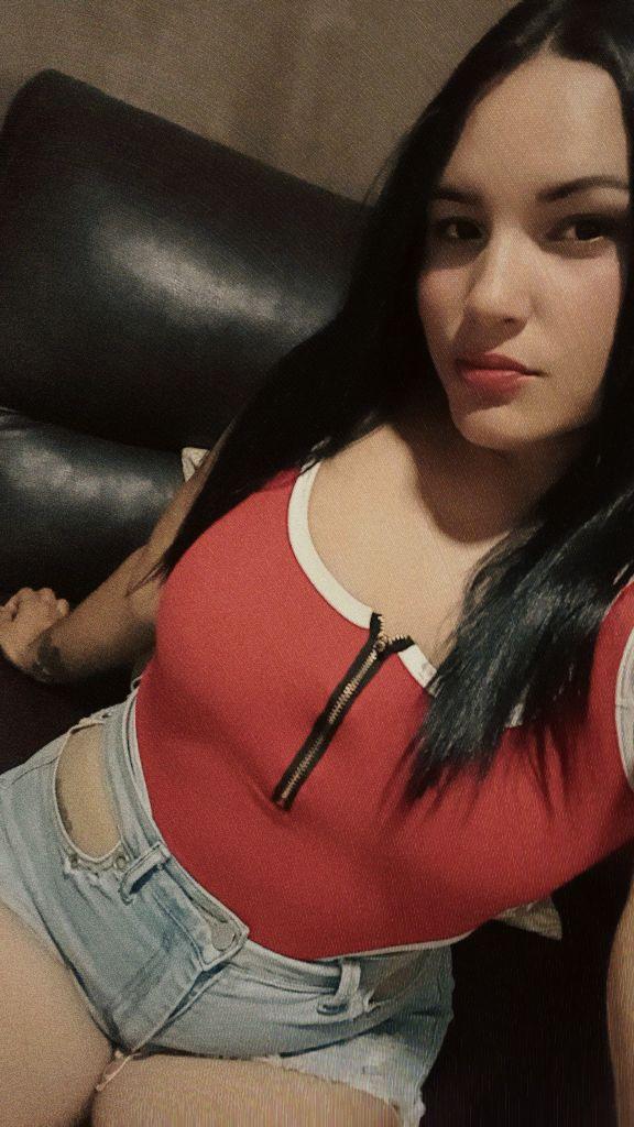 611373938: Chica busca chico en Sevilla