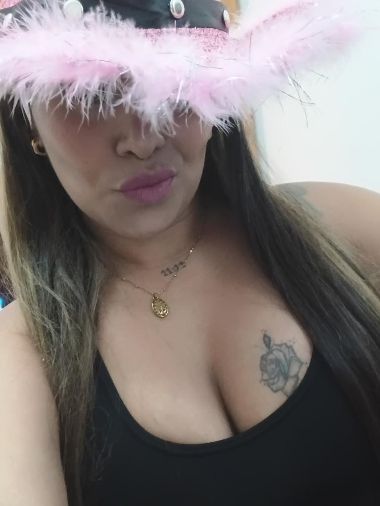 607895744: Chica busca chico en Barcelona