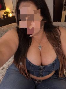 674564045: Chica busca chico en Sevilla