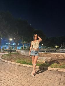 610646155: Chica busca chico en Granada