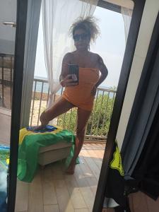 613828045: Chica busca chico en Barcelona