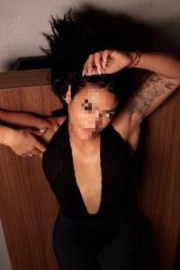 647535150: Chica busca chico en Barcelona