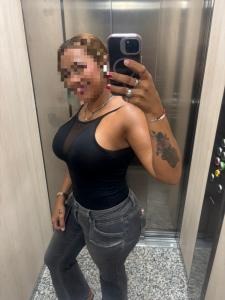 743035296: Chica busca chico en Málaga