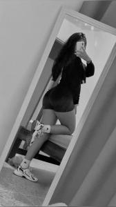 633691368: Chica busca chico en Sevilla