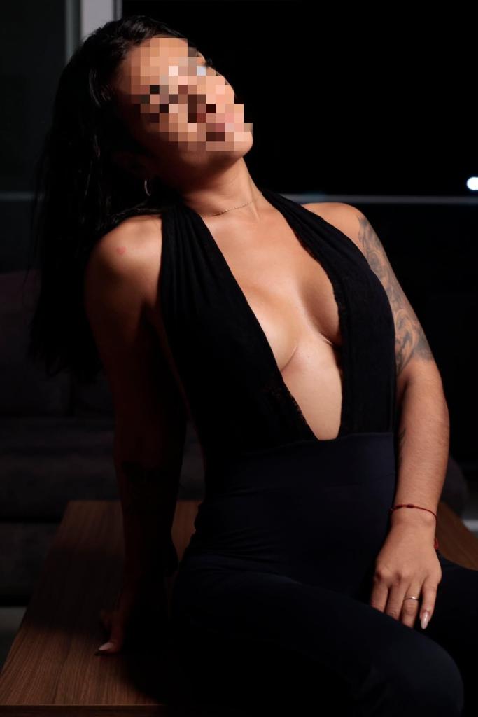 647535150: Chica busca chico en Barcelona