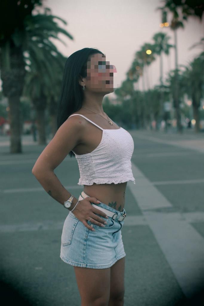 647535150: Chica busca chico en Barcelona