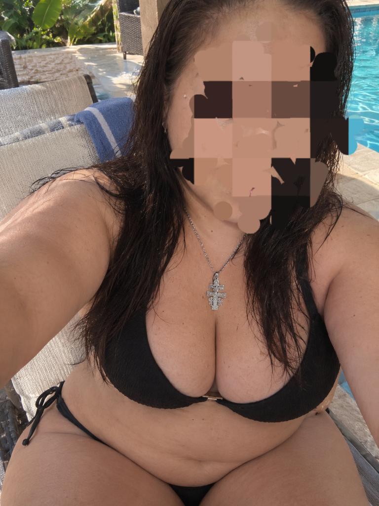 674564045: Chica busca chico en Sevilla
