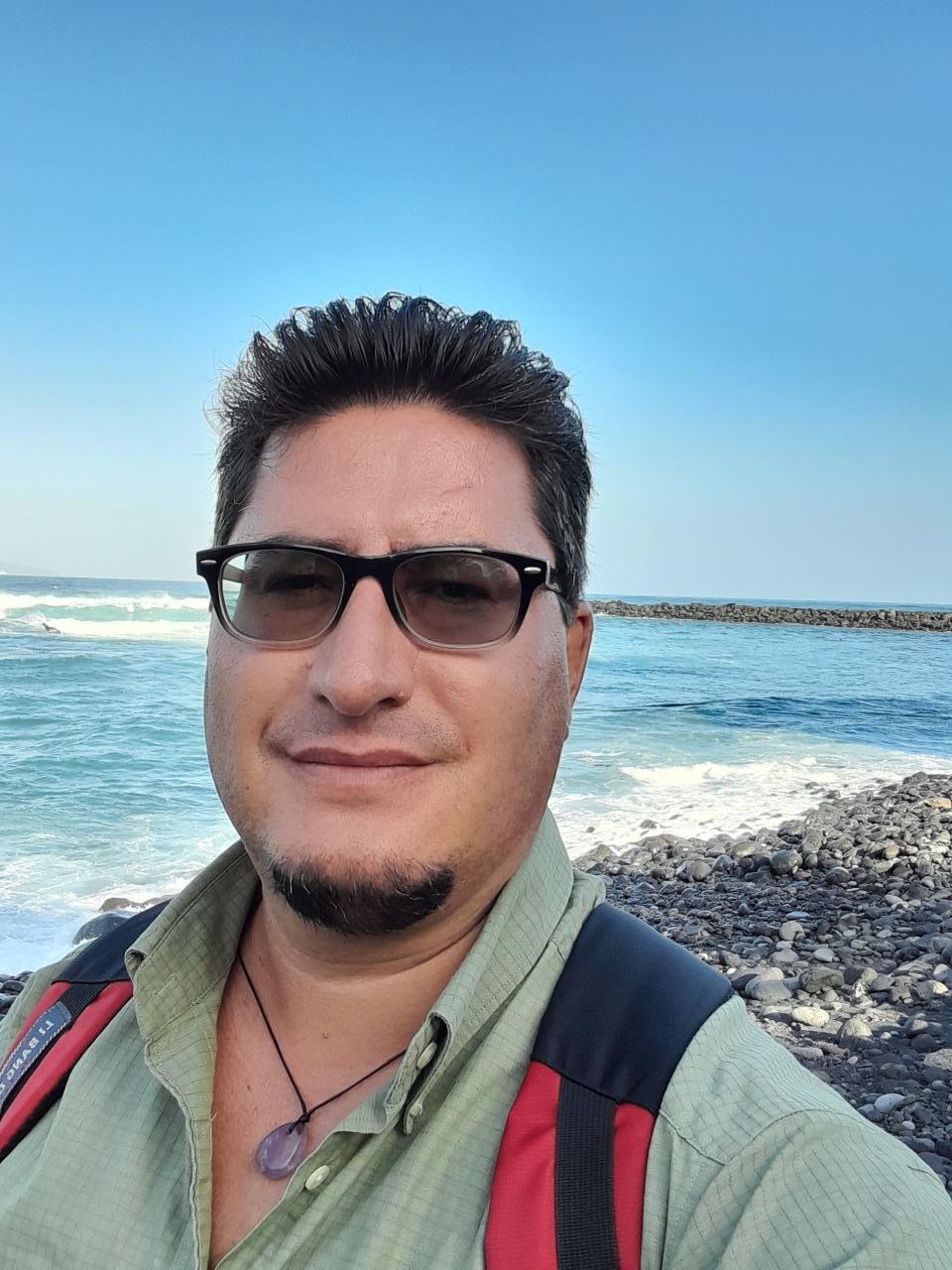 642734011: Chico busca chica en Tenerife