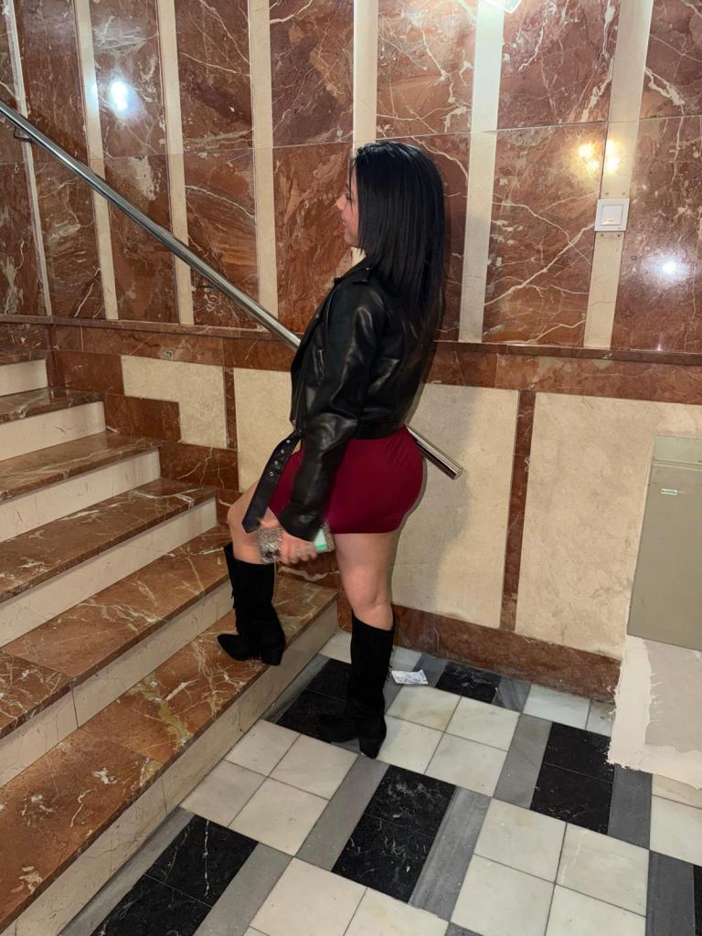 643614258: Chica busca chico en Granada