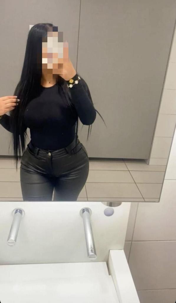 Chica busca chico en Almería: 