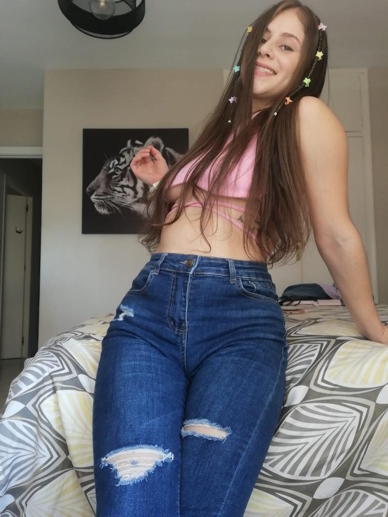 613907399: Chica busca chico en Cádiz