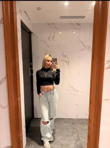 614881102: Chica busca chico en Sevilla