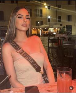 667437041: Chica busca chico en Valencia