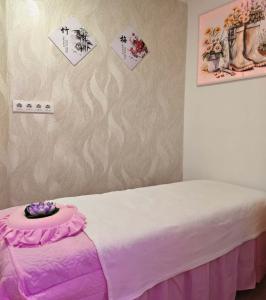 643174338: Chica busca chico en Gerona