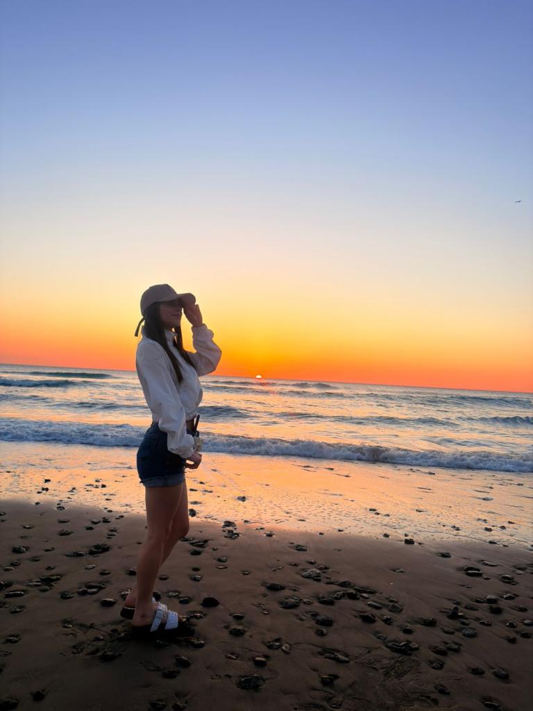 613907399: Chica busca chico en Cádiz