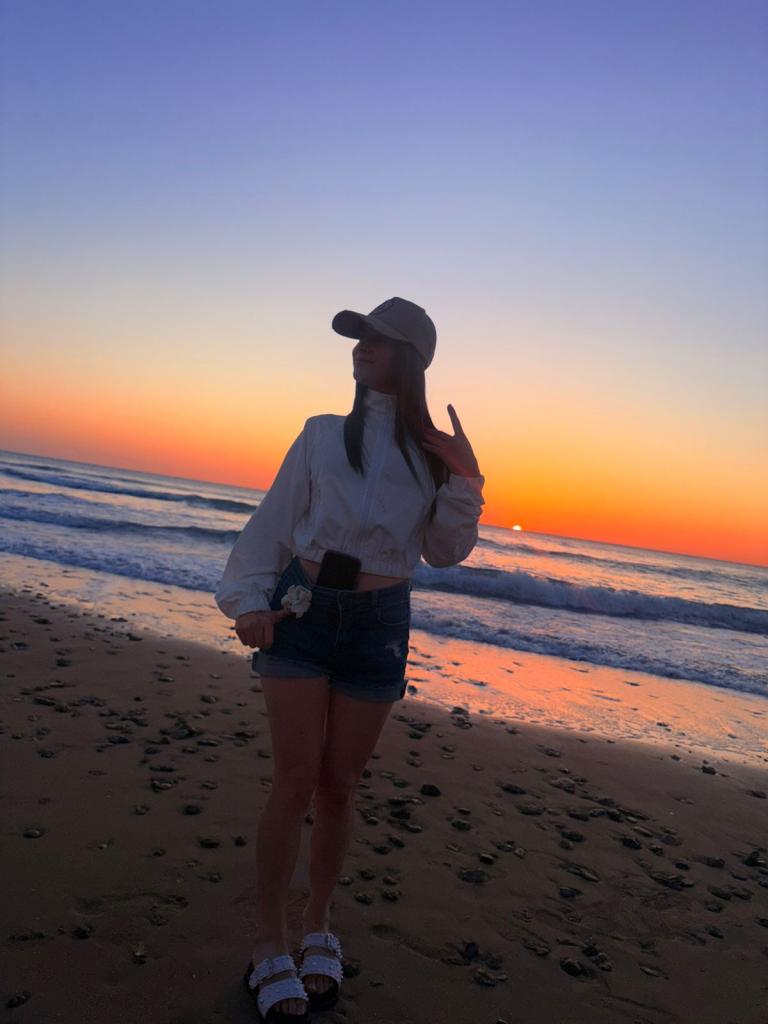 613907399: Chica busca chico en Cádiz