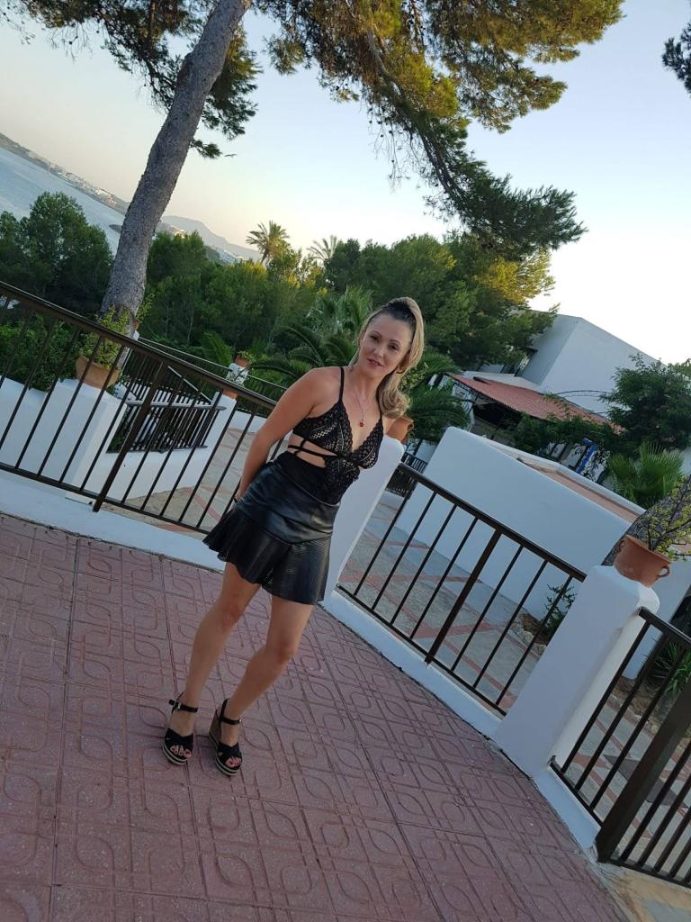604259562: Chica busca chico en Ibiza