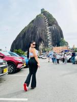 667760274: Chica busca chico en Sevilla