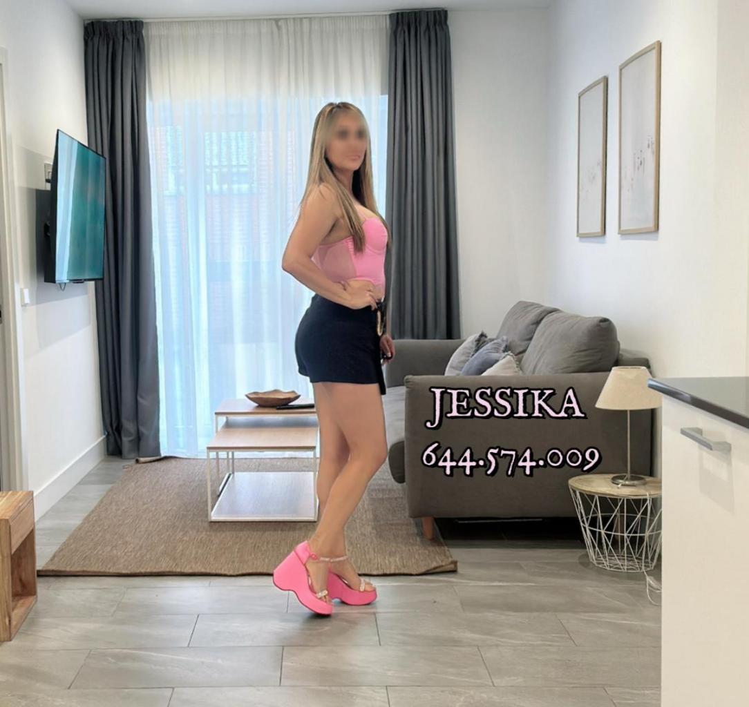 644574009: Chica busca chico en La Coruña