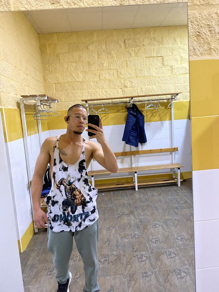 Chico busca chica en Sevilla: 