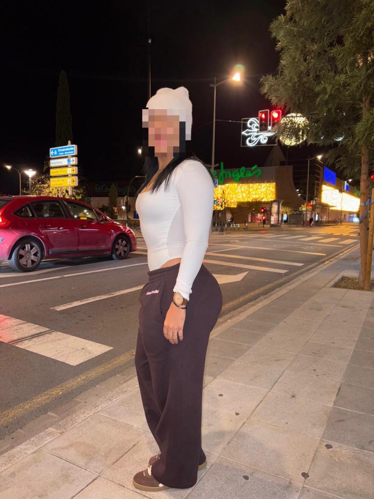 647789647: Chica busca chico en Granada