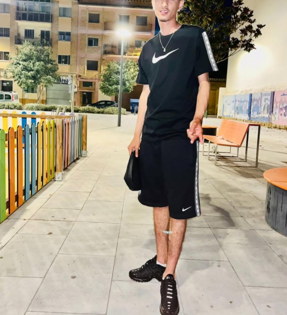 Chico busca chica en Granada: 