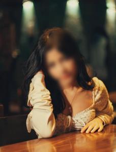 614849871: Chica busca chico en Sevilla