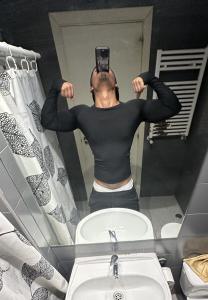 647939467: Chico busca chica en Madrid