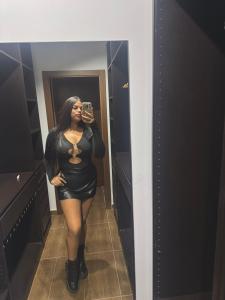 670860324: Chica busca chico en Madrid