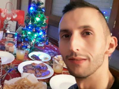 698911547: Chico busca chica en Valencia