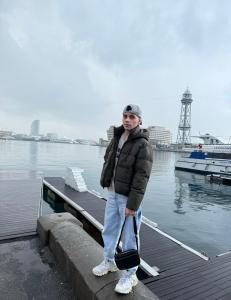 617751173: Chico busca chica en Barcelona