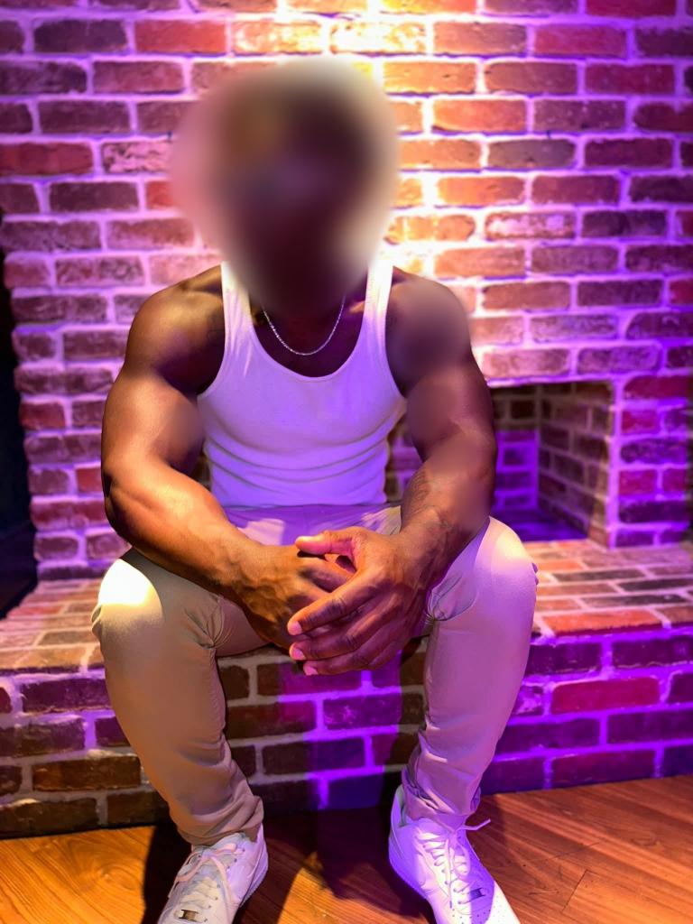 Chico busca chica en Sevilla: 