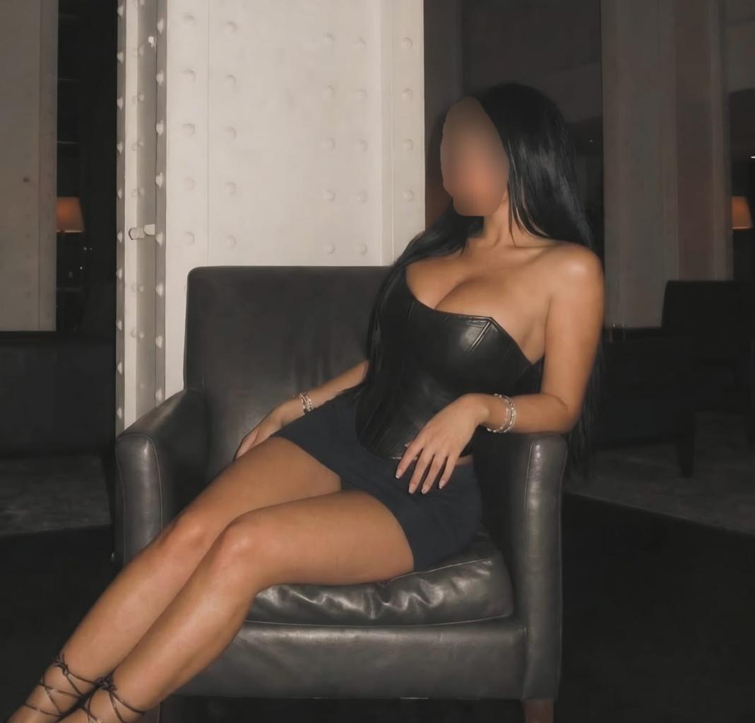 695309316: Chica busca chico en Barcelona