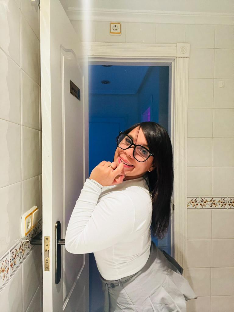 Chica busca chico en Almería: 