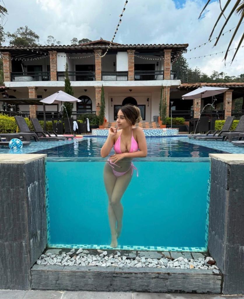677375078: Chica busca chico en Barcelona