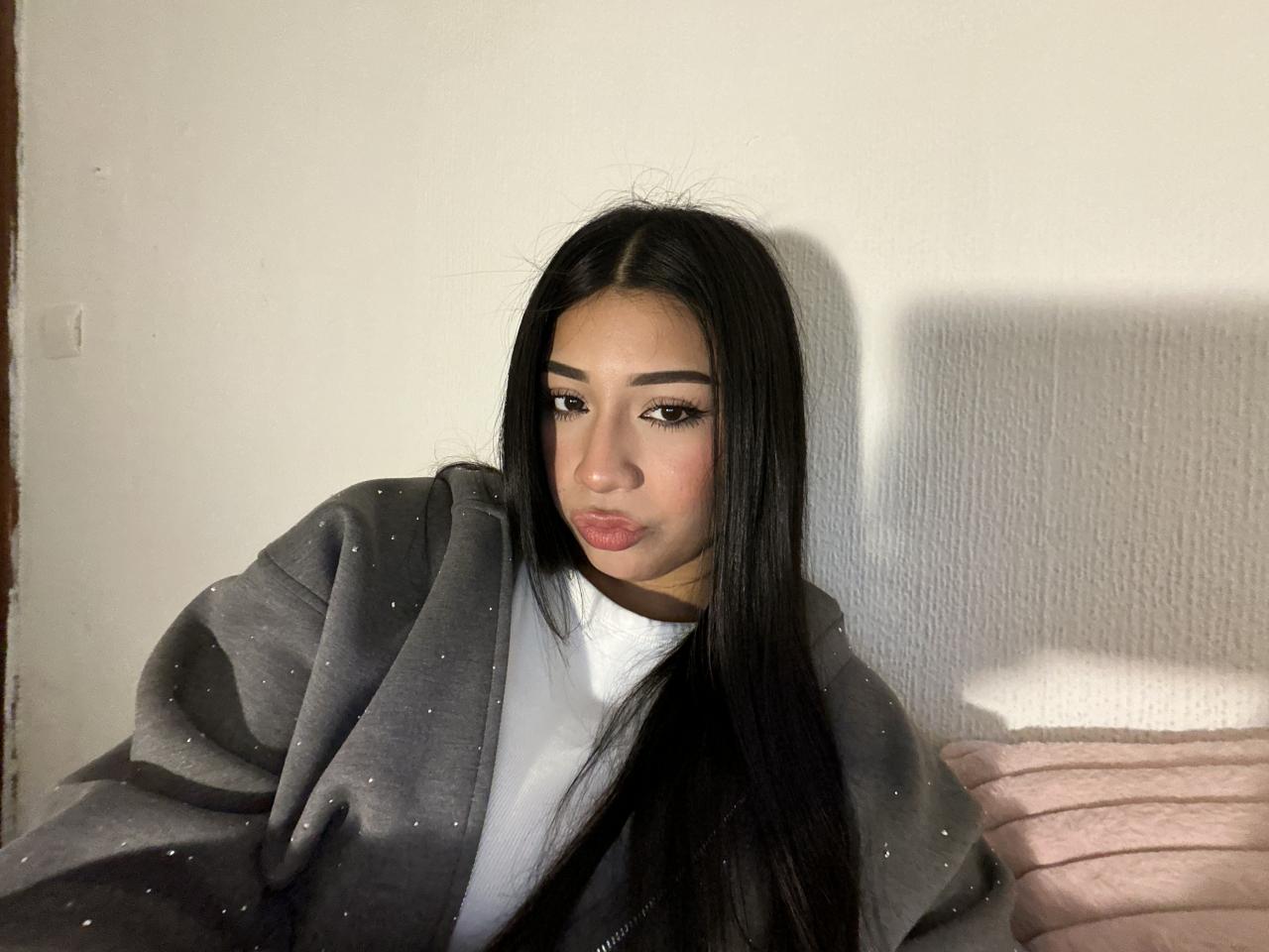 613717489: Chica busca chico en Barcelona