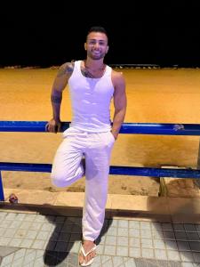 692592475: Chico busca chica en Barcelona