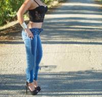 605656619: Chica busca chico en Sevilla