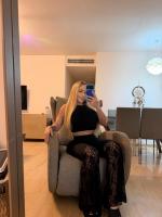 647138095: Chica busca chico en Barcelona