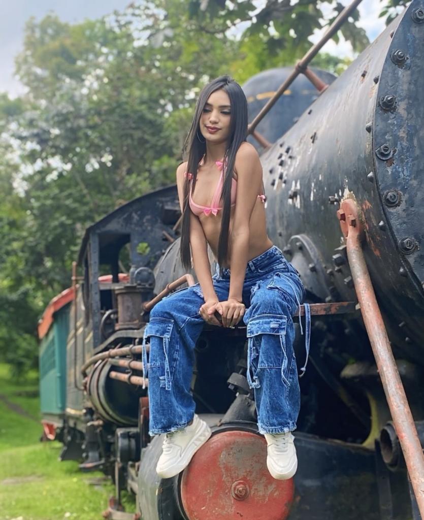 600858185: Chica busca chico en Tarragona