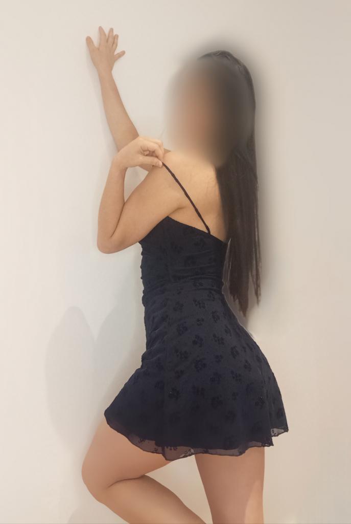 664679165: Chica busca chico en Barcelona
