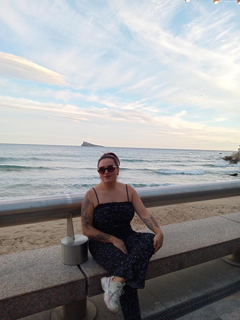 663972457: Chica busca chico en Alicante