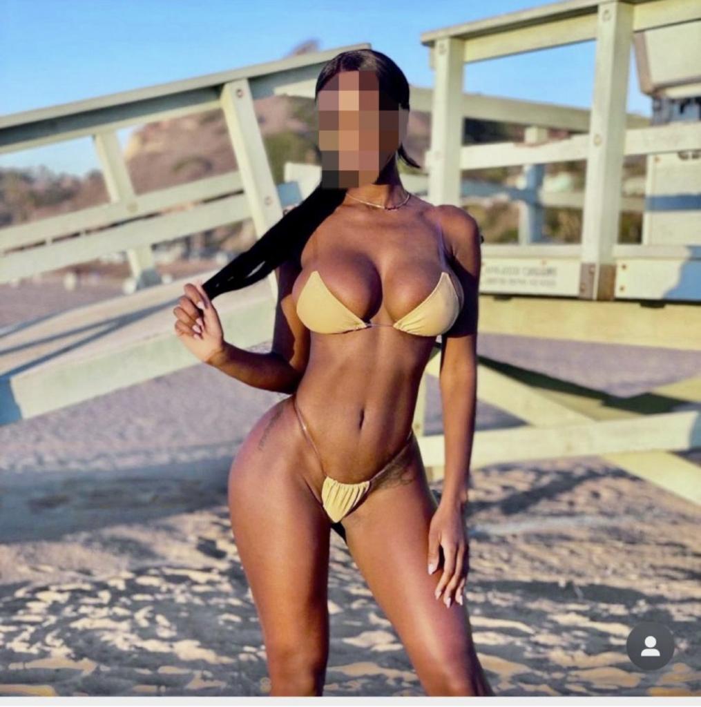 633152979: Chica busca chico en La Coruña