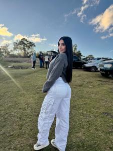 614946293: Chica busca chico en Sevilla