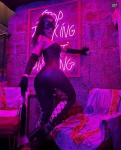 667590915: Chica busca chico en Barcelona