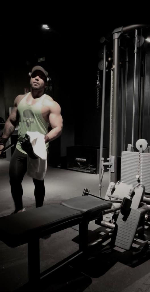 672996875: Chico busca chica en Barcelona